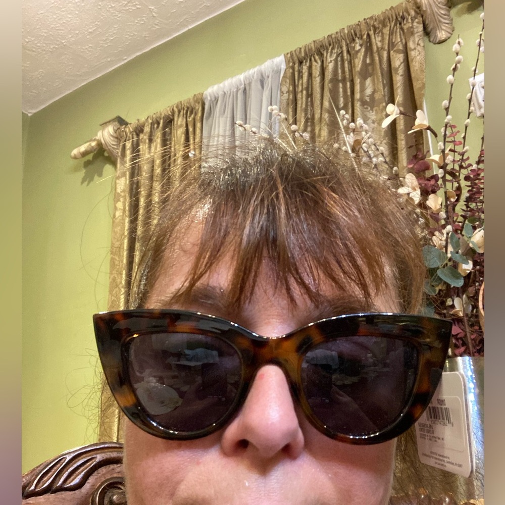 NWT Caliblue sunglasses cat eye and tortoise-look frames. - Picture 6 of 6